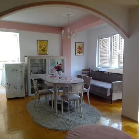 Lovely 4 In Quiet Environment In *