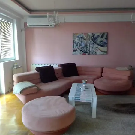 Lovely 4 In Quiet Environment In Apartament